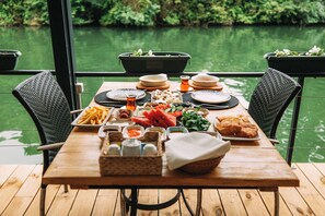 Desayuno completo incluido todos los días