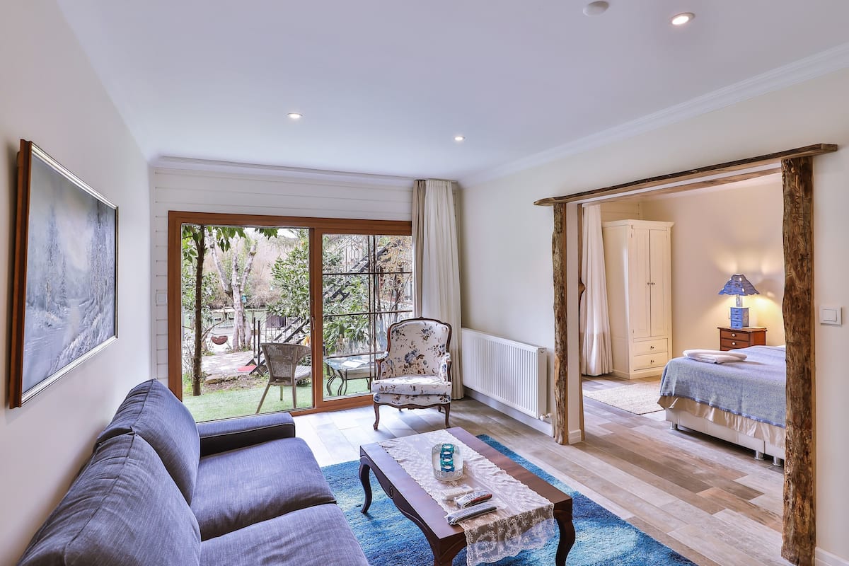 Jakuzili Junior Suite | 1 bedroom, premium bedding, minibar, in-room safe