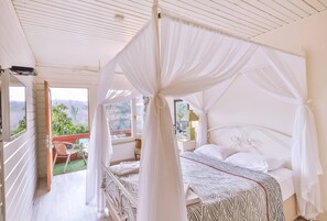 Nehir Manzarali Cift Kisilik Ahsap Oda | Premium bedding, minibar, in-room safe, soundproofing