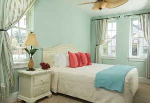 Minibar, laptop workspace, iron/ironing board, cots/infant beds - Bella Bay Inn (St. Augustine)