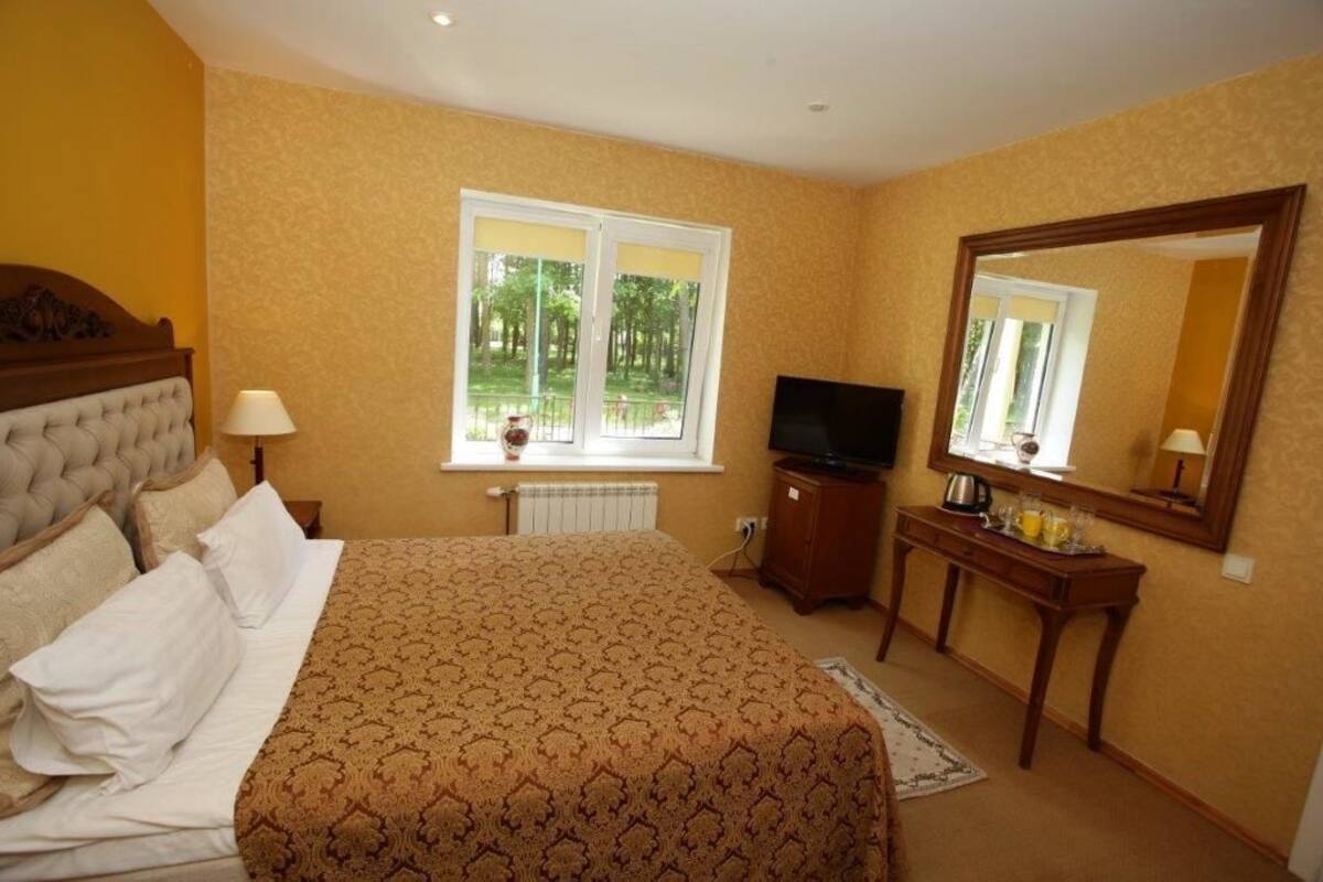 Desk, cots/infant beds, rollaway beds, free WiFi