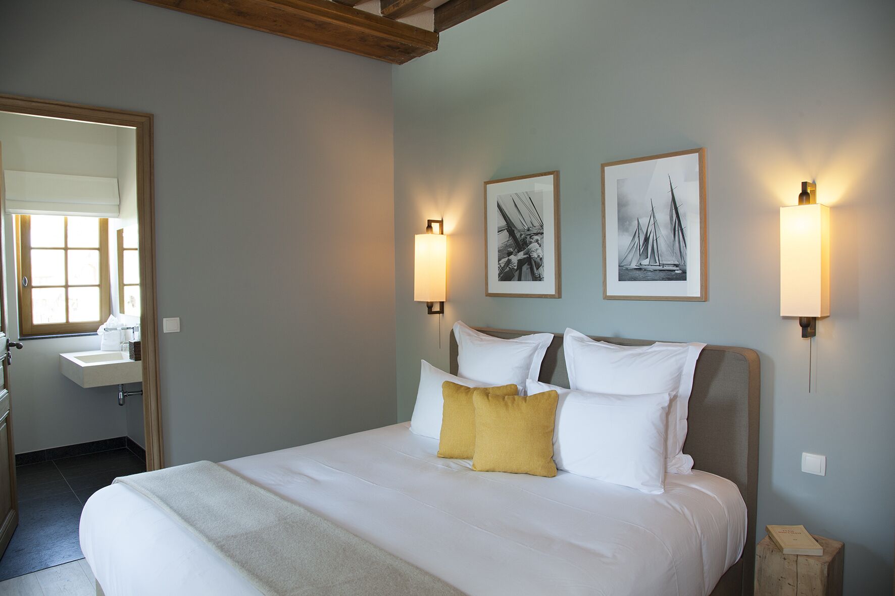 classic double room, 1 king bed, private bathroom | premium bedding, memory-foam beds, in-room safe, individually decorated