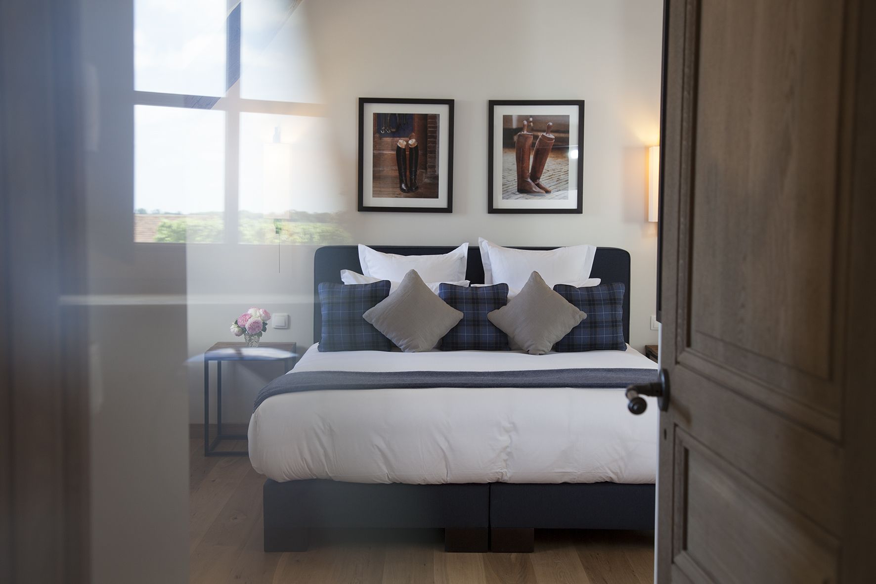 suite, bathtub | premium bedding, memory-foam beds, in-room safe, individually decorated