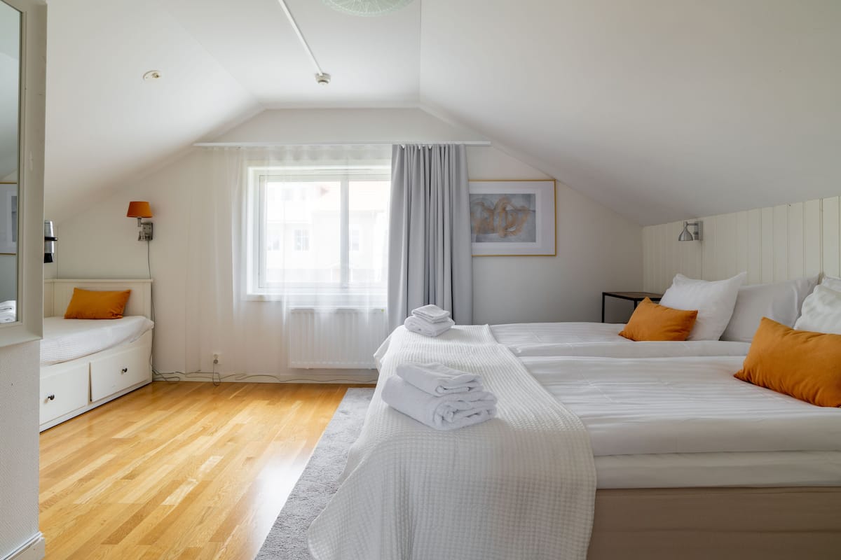 Classic Apartment, 1 Bedroom, Harbour View | 1 bedroom, individually decorated, individually furnished, free WiFi