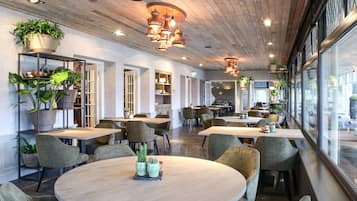 Breakfast, lunch served; Modern European cuisine, alfresco dining