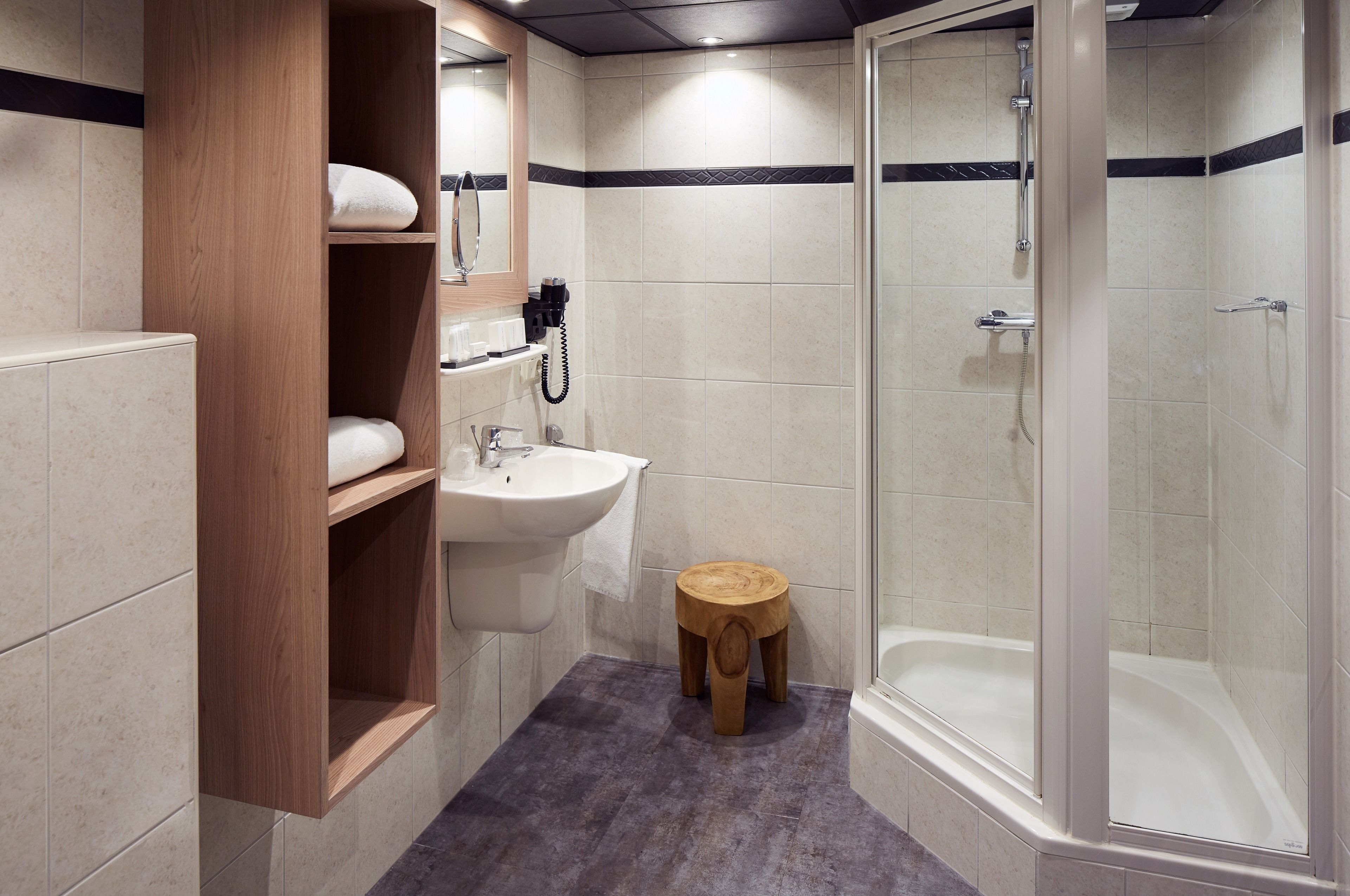 economy double room | 1 bedroom, in-room safe, iron/ironing board, free wifi