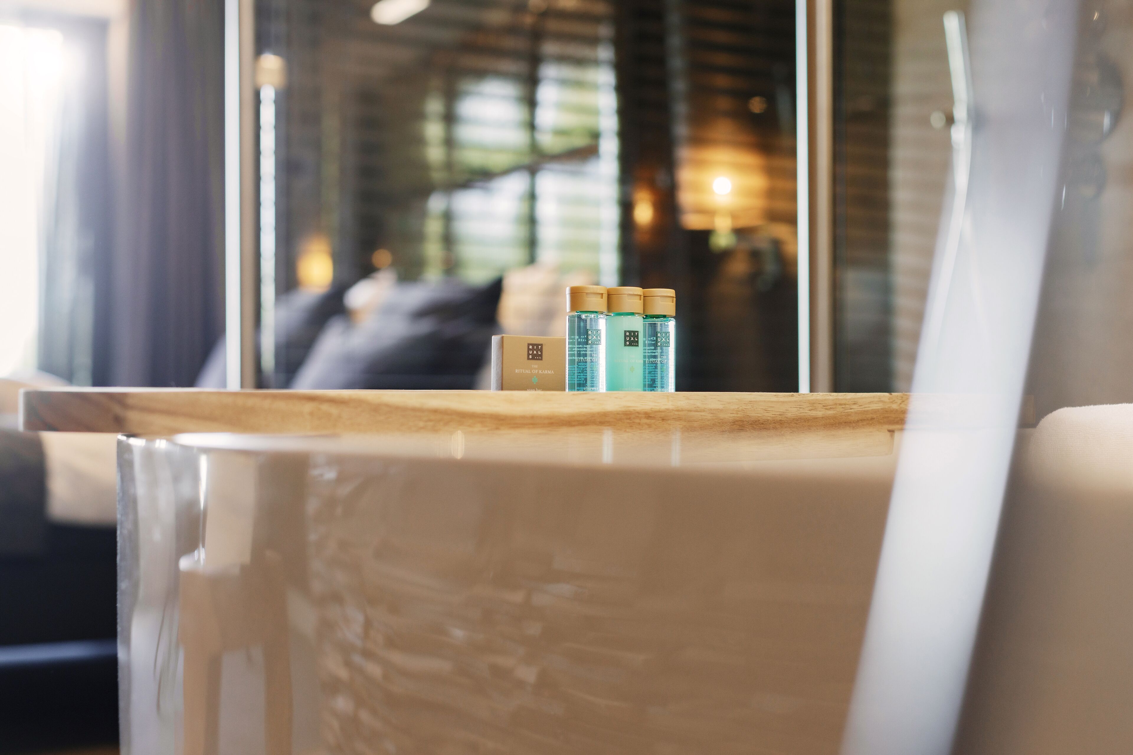 superior suite, garden view | bathroom | shower, free toiletries, hair dryer, towels