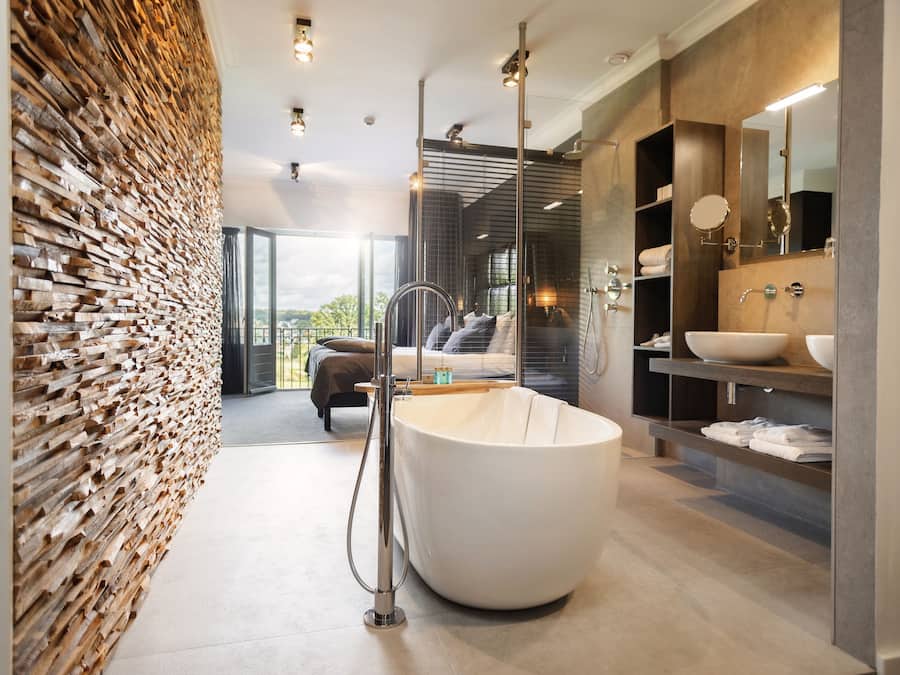 Suíte superior, vista para o jardim | Cofres nos quartos, ferros/tábuas de passar roupa, Wi-Fi de cortesia