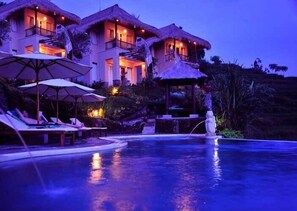 2 piscines extérieures