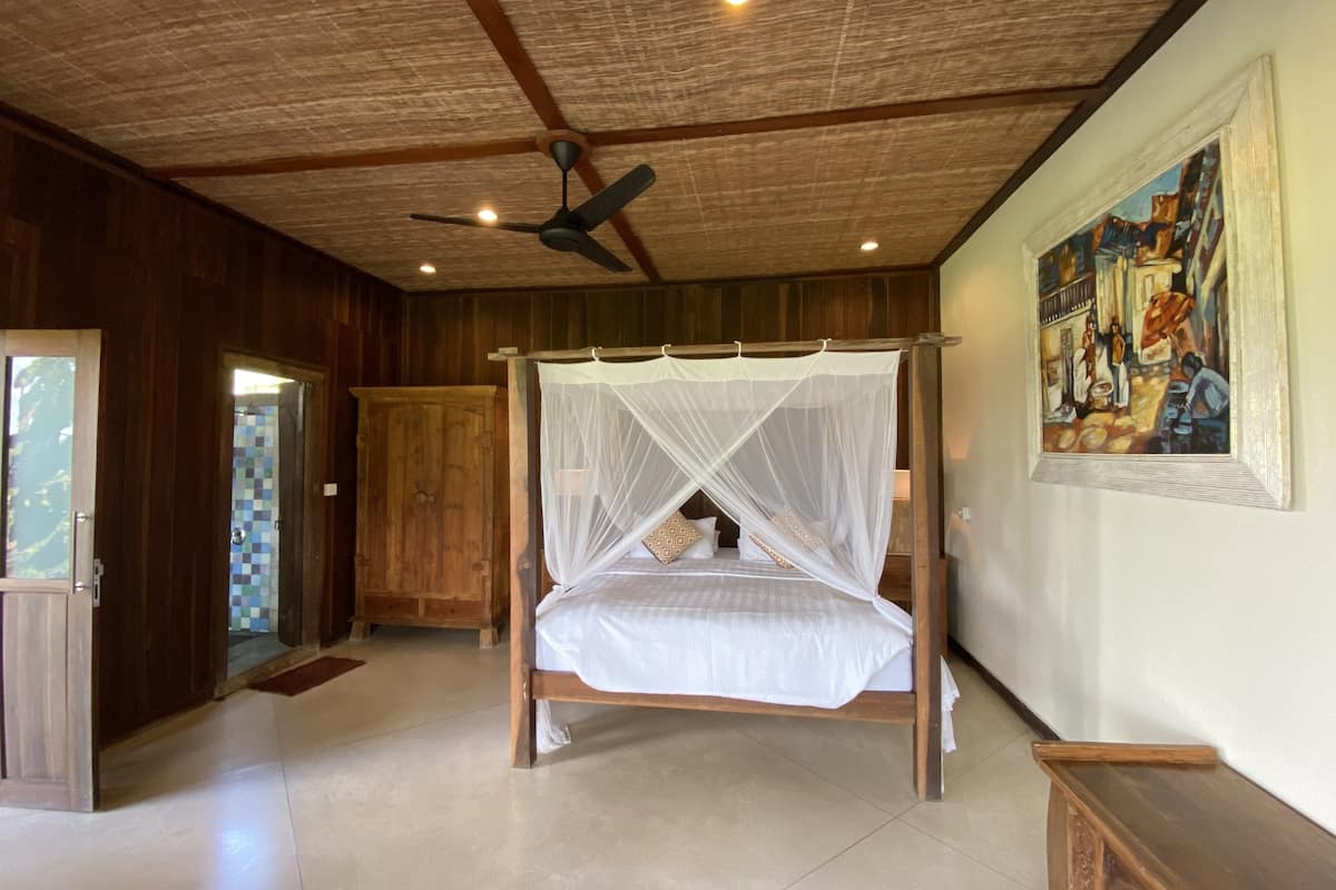 Deluxe Double Room (2)