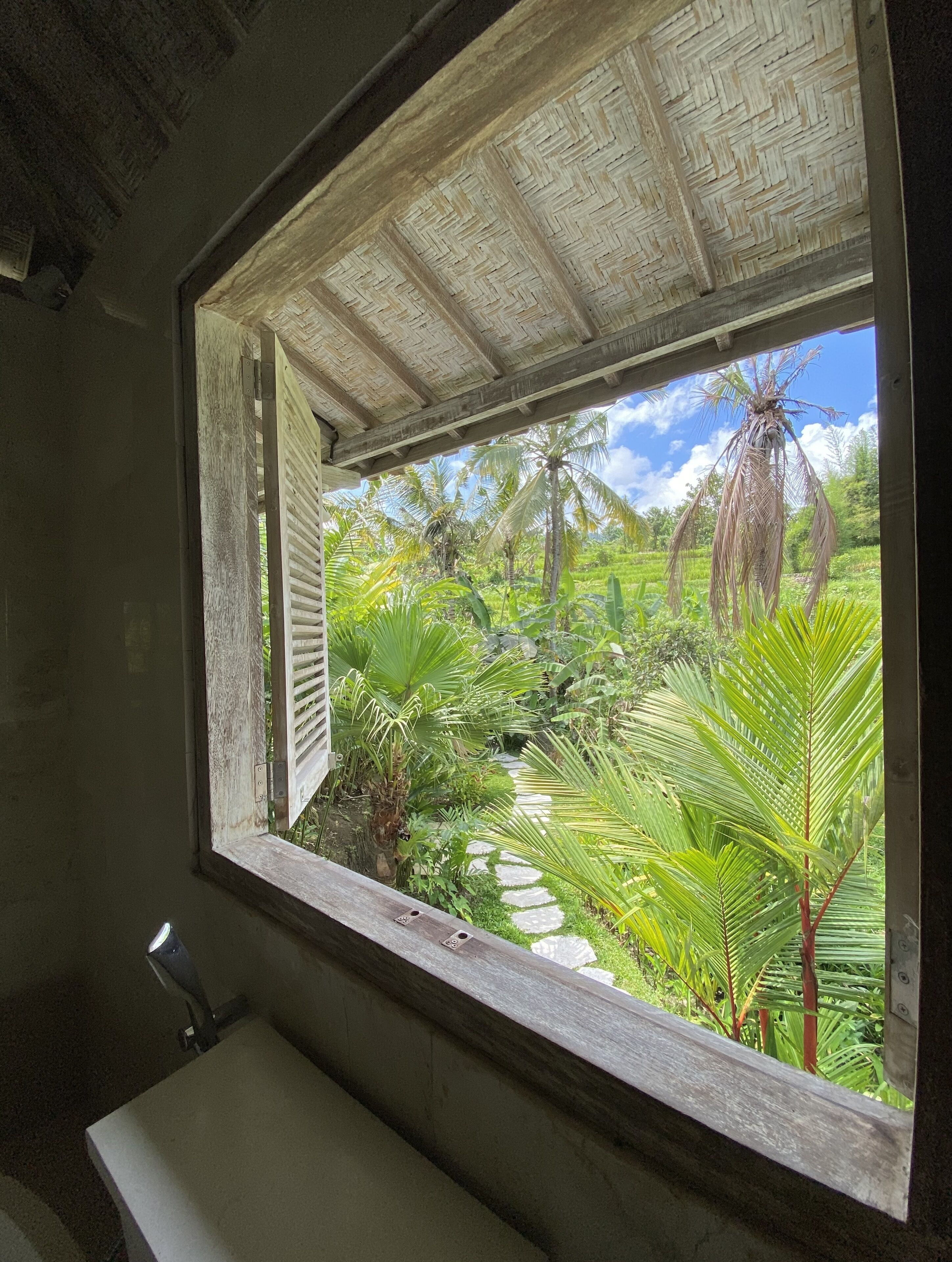 Deluxe Double Room (4) | Bathroom | Combined shower/tub, hair dryer, towels