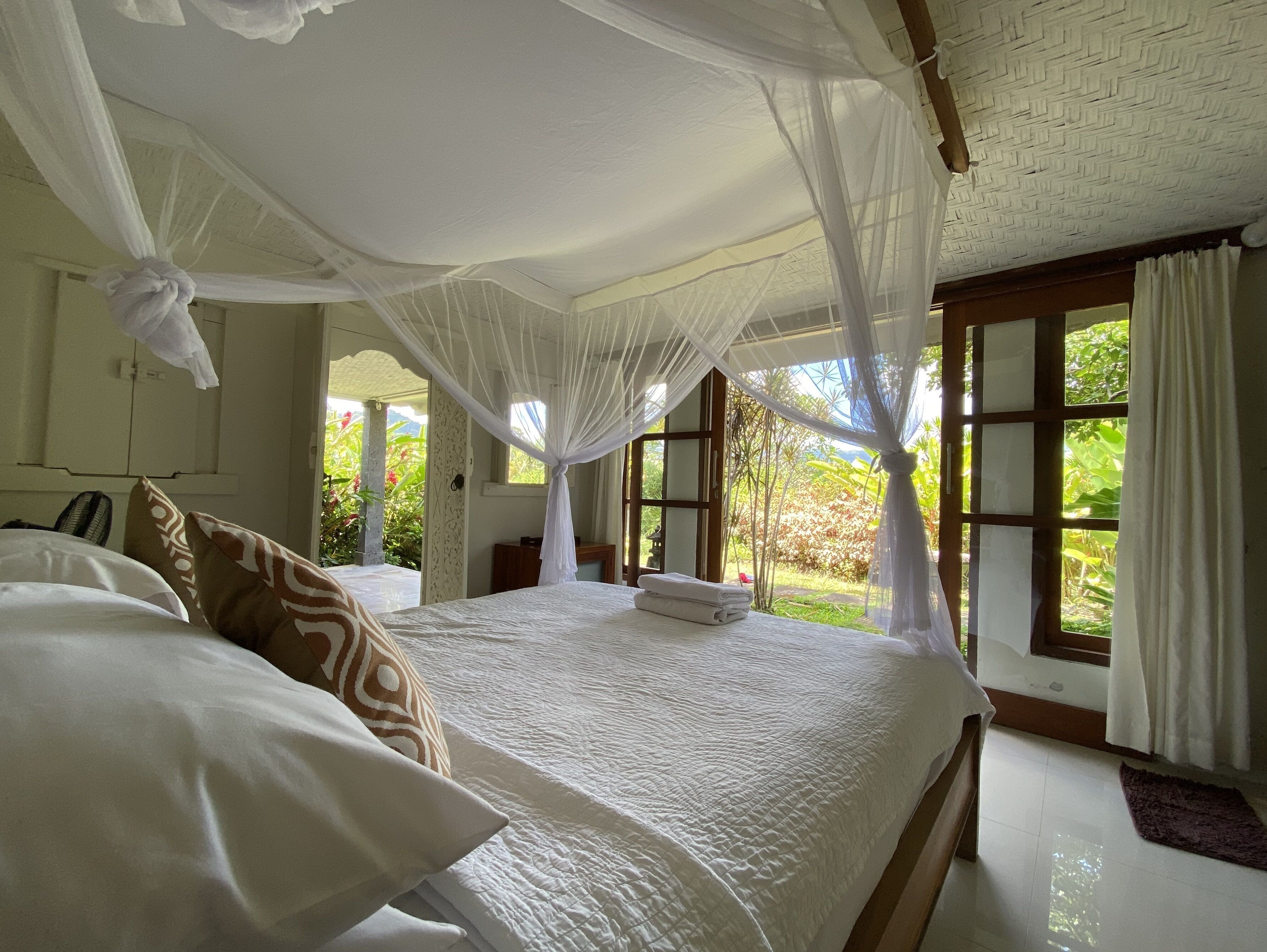 budget room 1 | 1 bedroom, minibar, in-room safe, desk