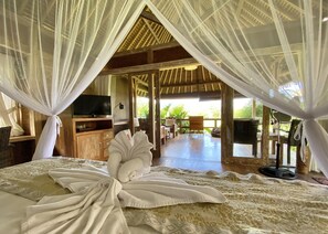 Private Wooden Bungalow | Minibar, in-room safe, desk, bed sheets - Sawah Indah Villa (Sidemen)