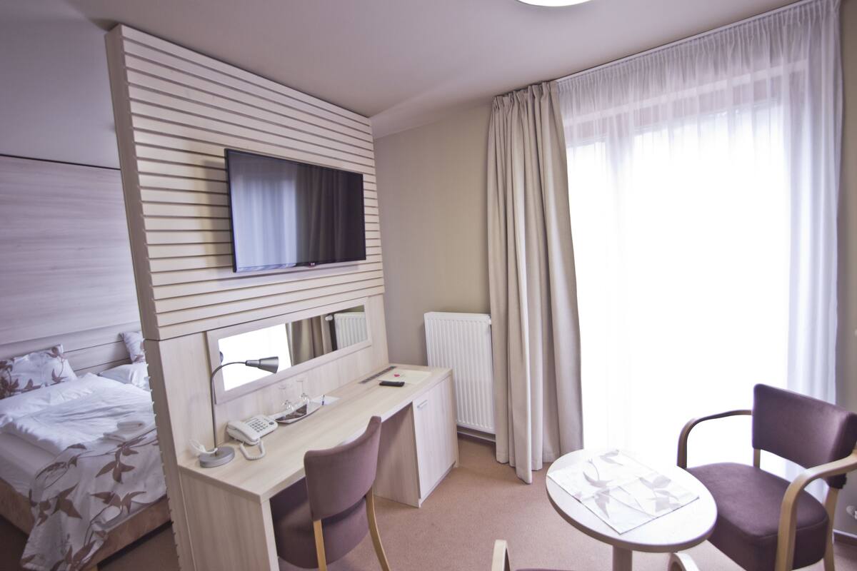 Premium bedding, minibar, in-room safe, desk