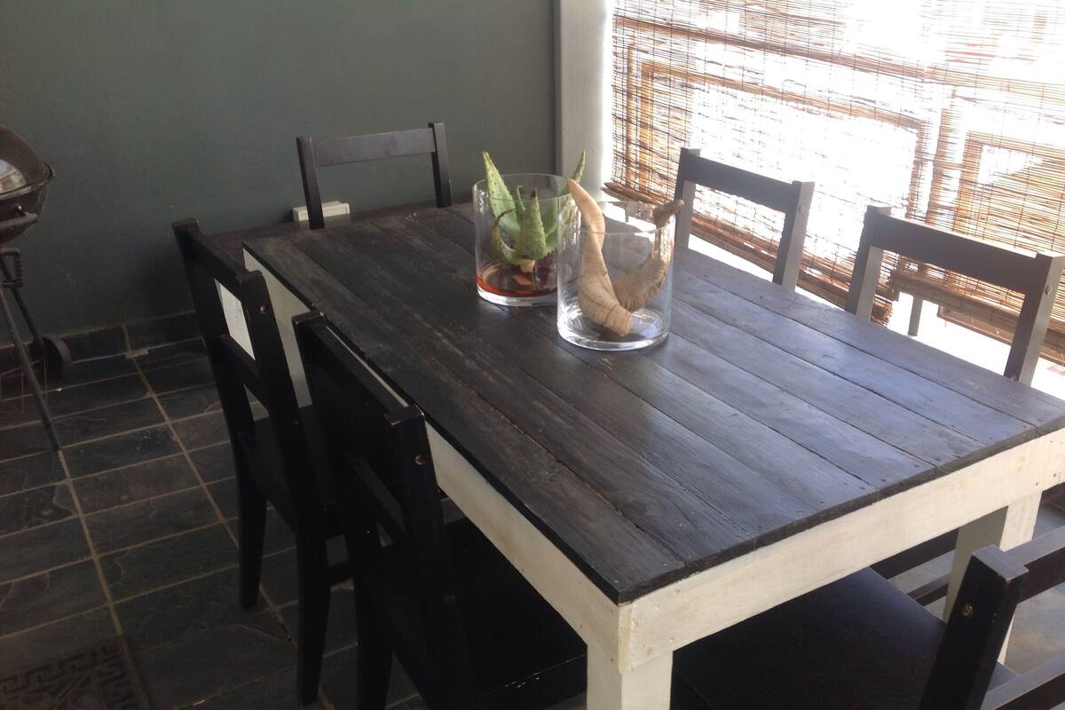 Apartemen Deluks, 2 kamar tidur, akses difabel, Bebas Asap Rokok | Makan di kamar