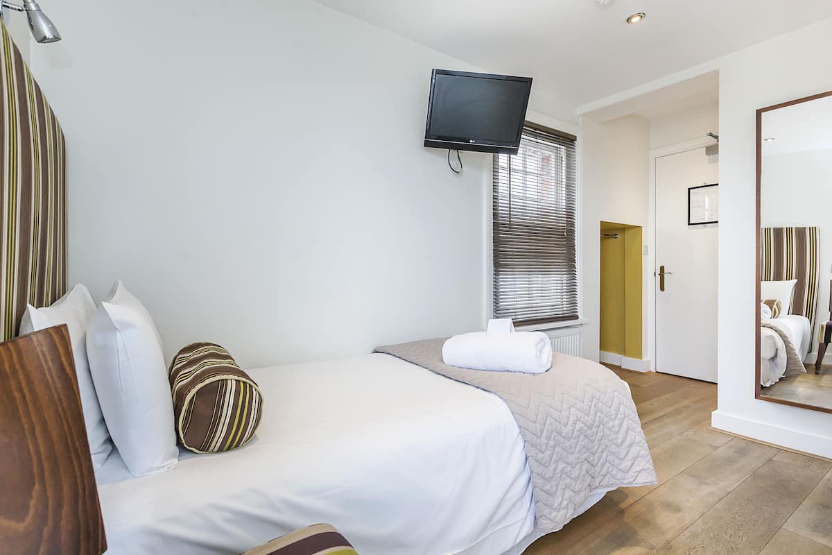 Desk, iron/ironing board, rollaway beds, free WiFi