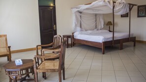 Hochwertige Bettwaren, Minibar, Schreibtisch, kostenlose Babybetten