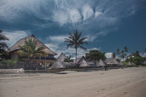 On the beach - Millennium Sea Breeze Resort (Bagamoyo)