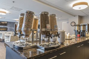 Free buffet breakfast - Quality Inn Sept-Îles (Uashat)