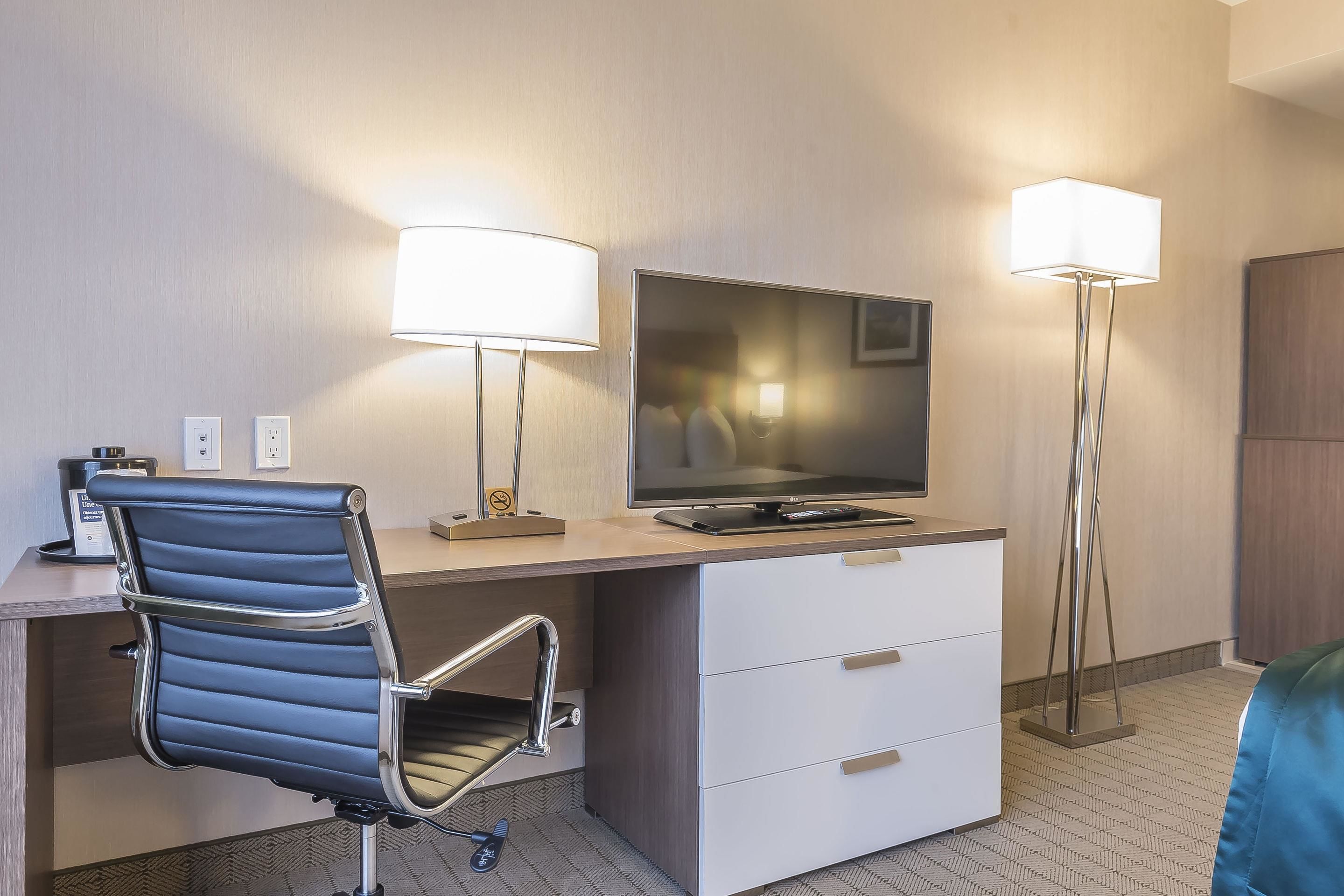 standard room, 1 king bed with sofa bed | in-room safe, desk, soundproofing, iron/ironing board