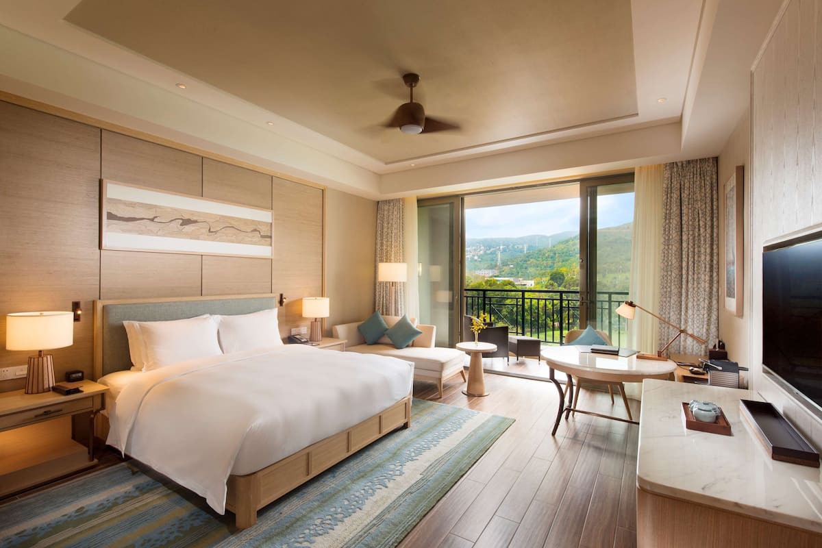 1 bedroom, premium bedding, minibar, in-room safe