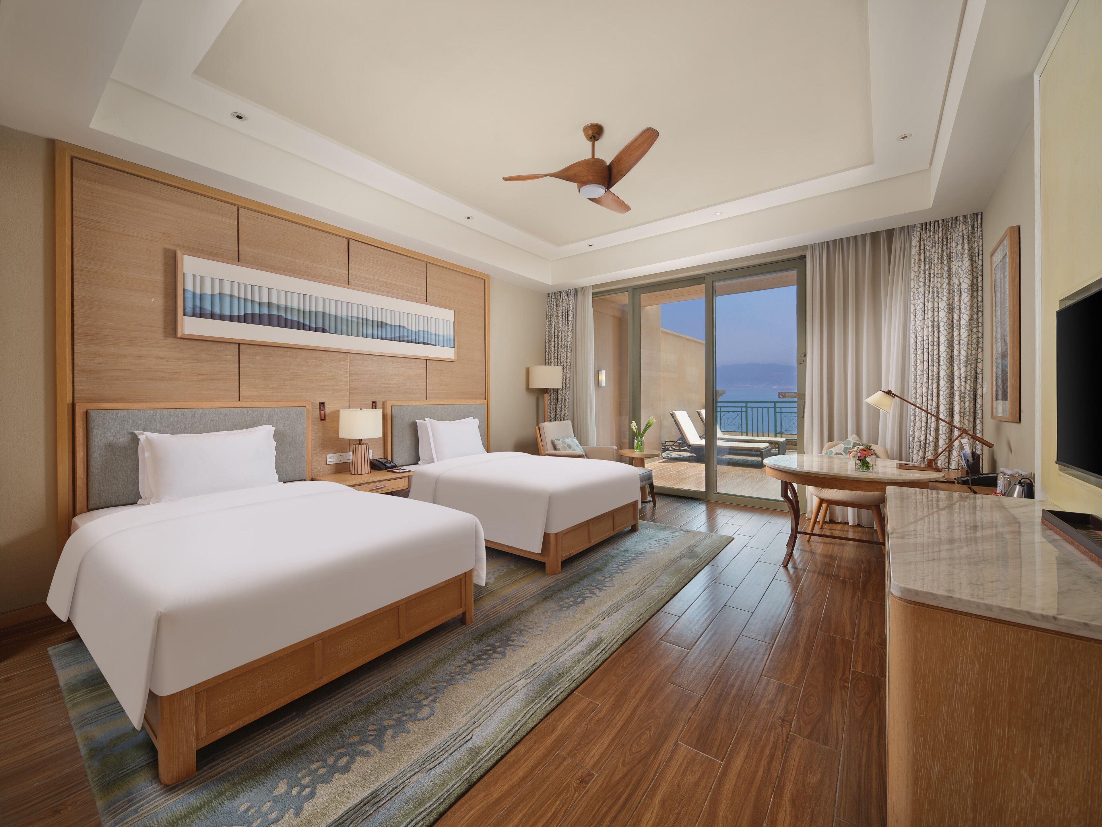 Twin Superior, Lake View