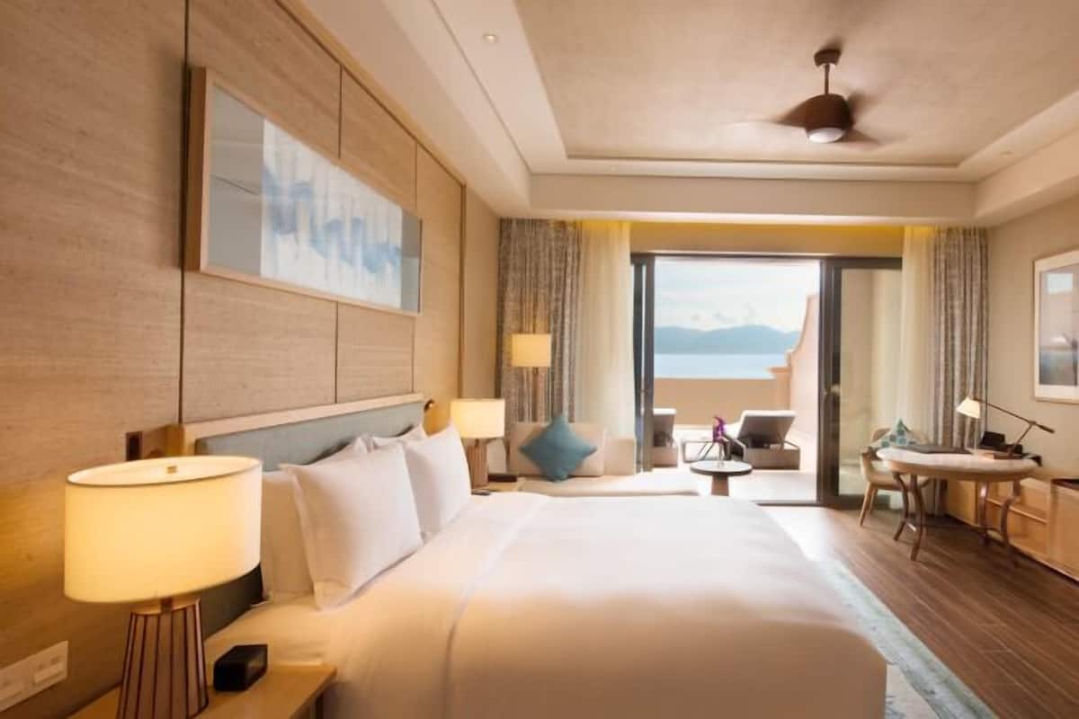 1 bedroom, premium bedding, minibar, in-room safe