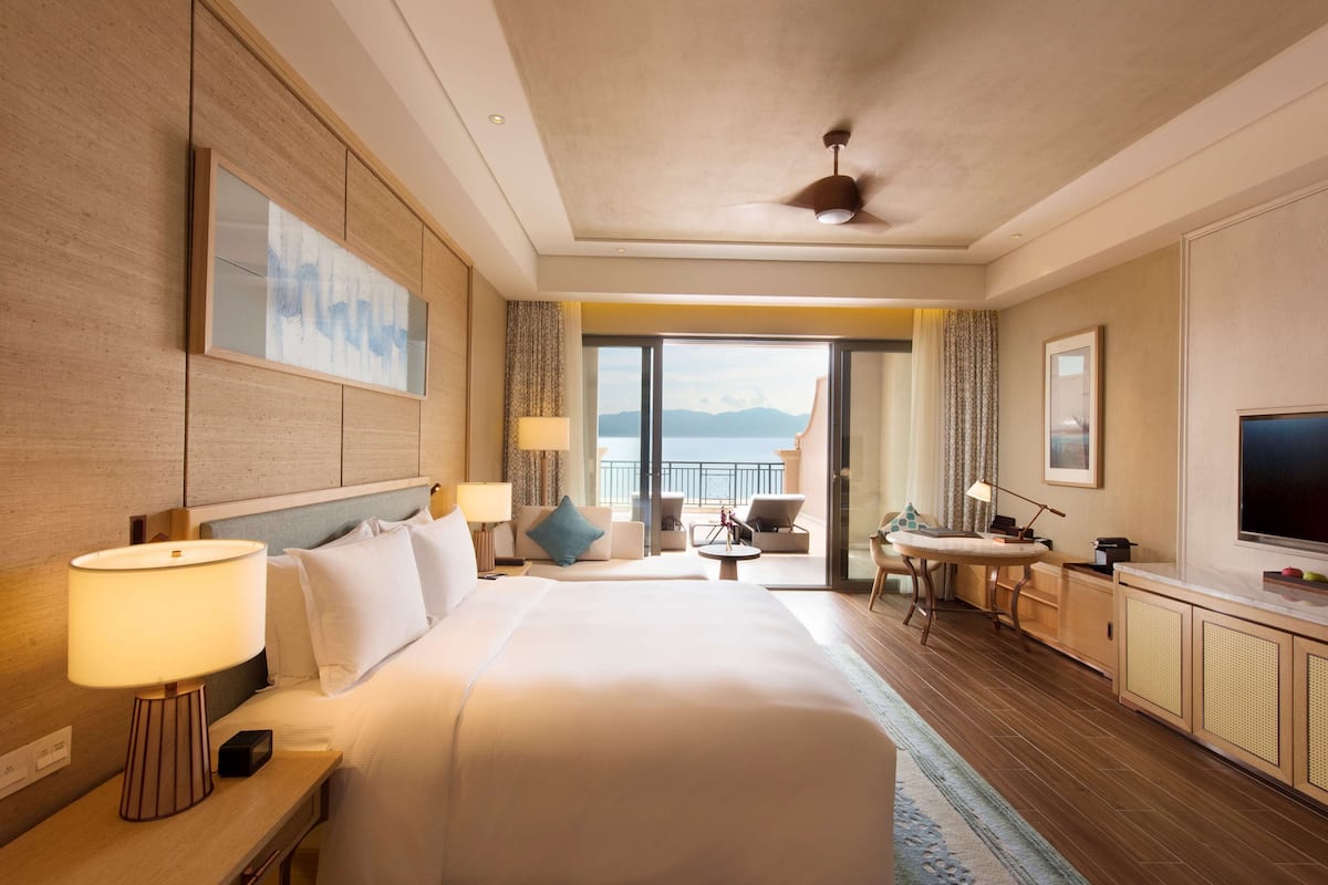 1 bedroom, premium bedding, minibar, in-room safe