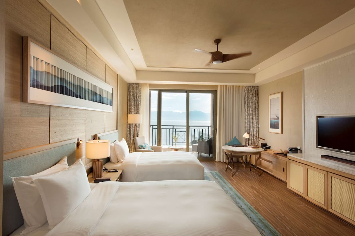 1 bedroom, premium bedding, minibar, in-room safe