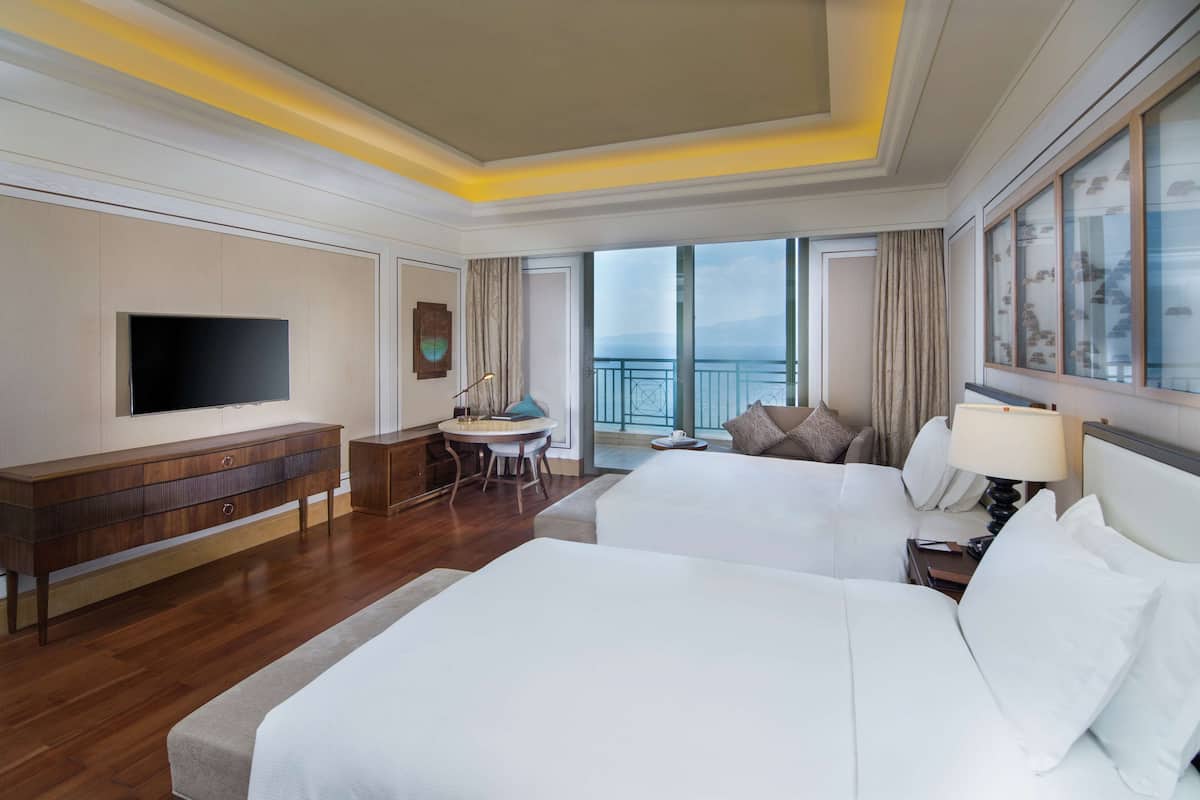 Deluxe Suite, Lake View