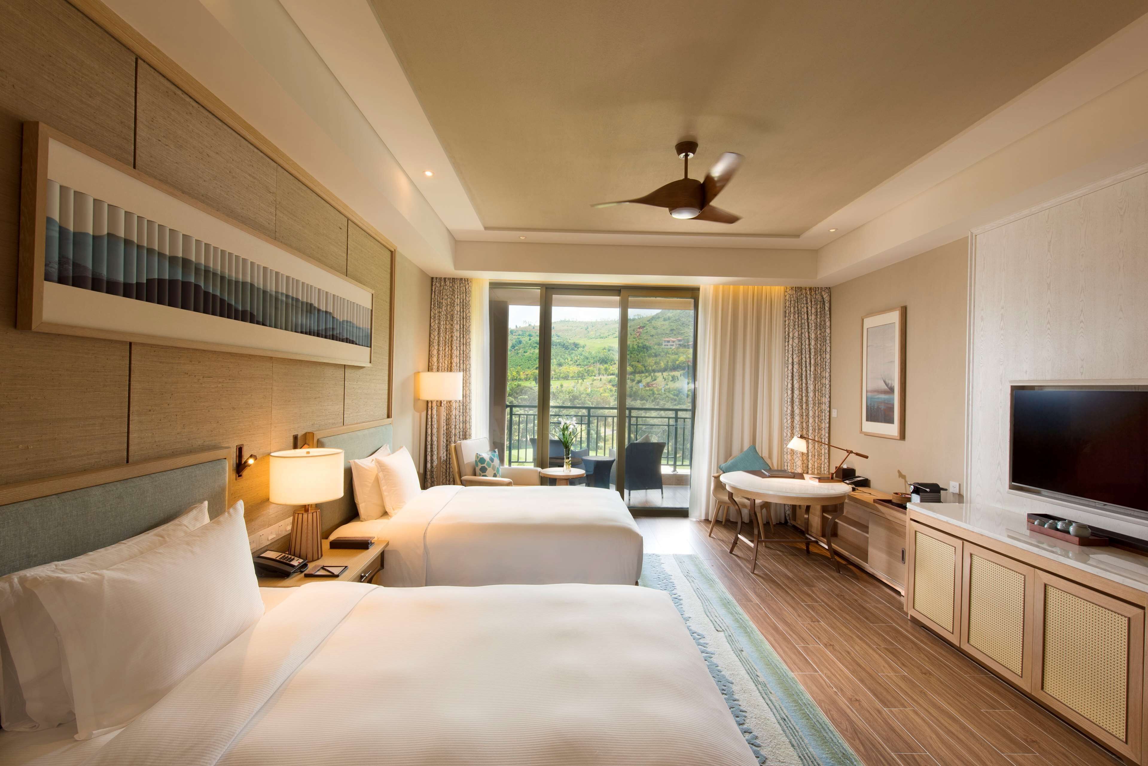 1 bedroom, premium bedding, minibar, in-room safe