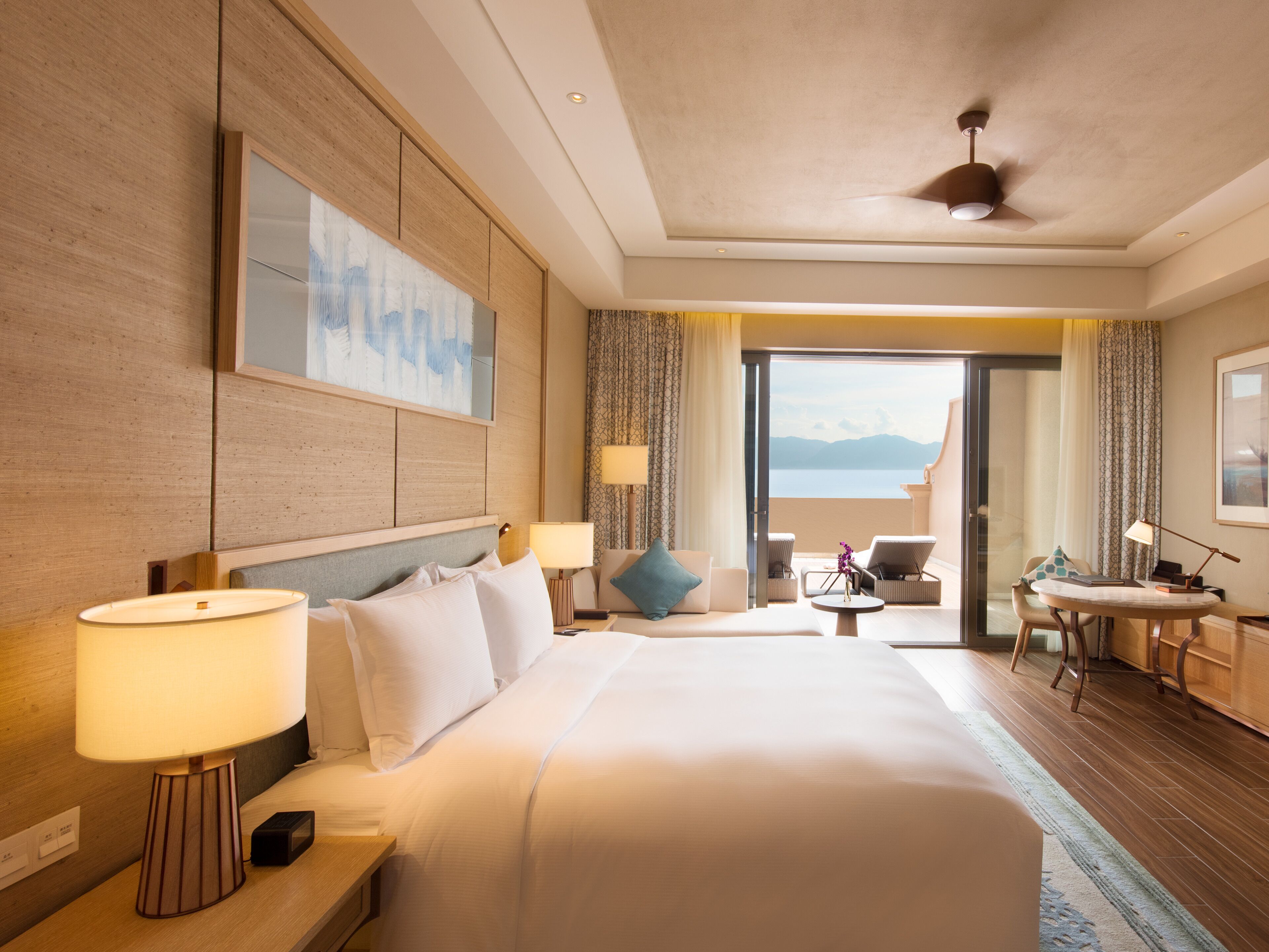高級湖景大床 | 1 間臥室、高級寢具、迷你吧、客房內保險箱
