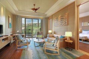 One Bedroom Suite | Living area | 48-inch LED TV with cable channels, TV, pay movies - Hilton Yuxi Fuxian Lake (Yuxi)