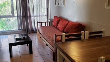 Appartement Duplex | Coin séjour | Télévision LED, lecteur de DVD