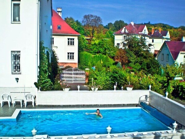 Seasonal outdoor pool