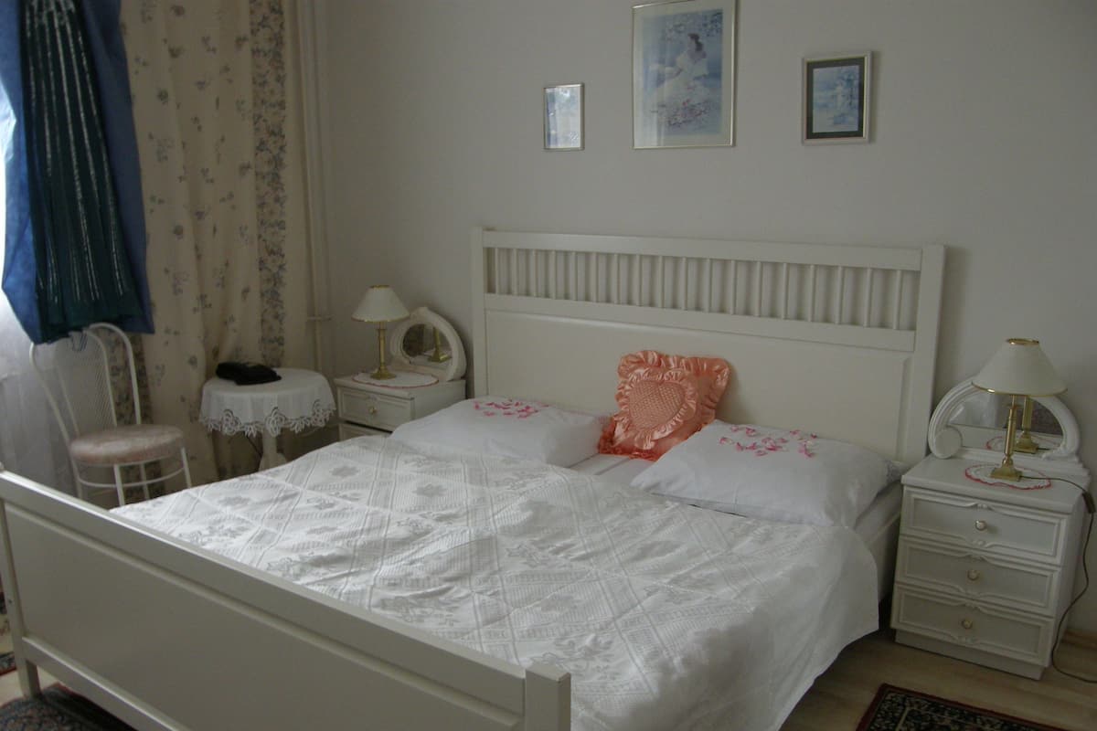 1 bedroom, premium bedding, minibar, in-room safe