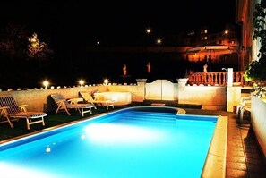 Piscine extérieure (ouverte en saison)