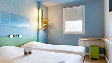 Kamar Twin, 2 Tempat Tidur Twin | Seprai premium, bantalan ekstra lembut, meja kerja, dan kedap suara