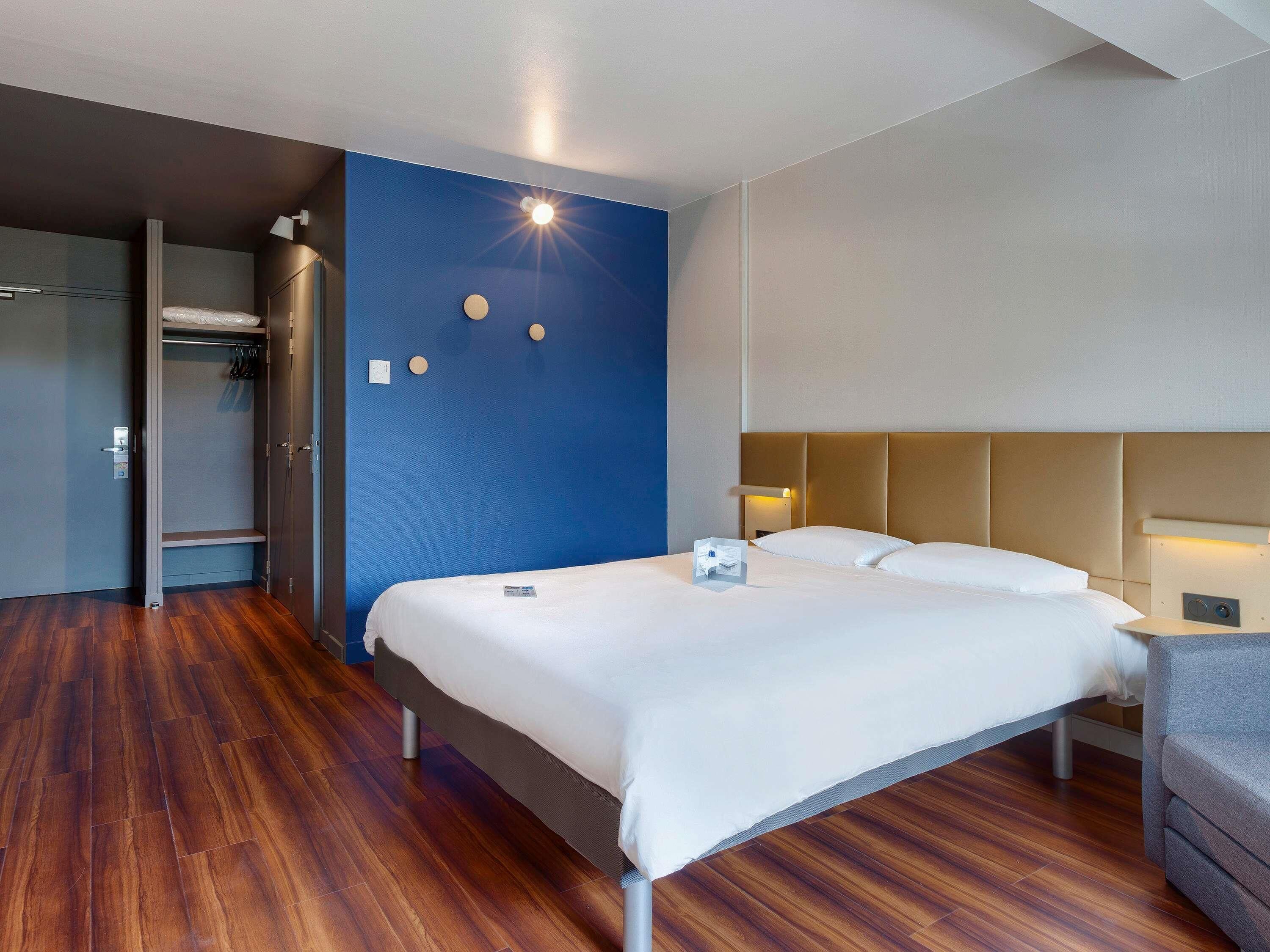 Phòng dành cho gia đình (4 people) | Bộ đồ giường cao cấp, nệm có lớp đệm bông, bàn, phòng cách âm 