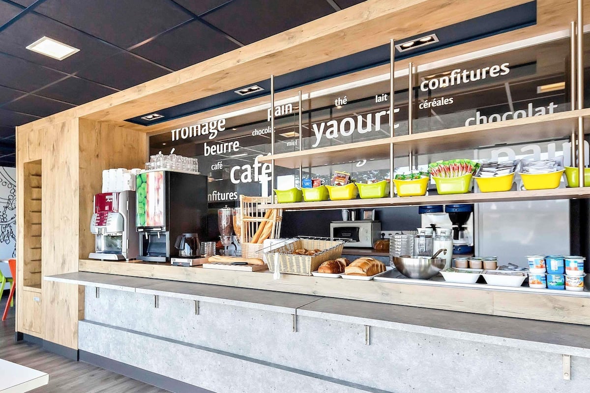 daily continental breakfast (eur 8.90 per person)