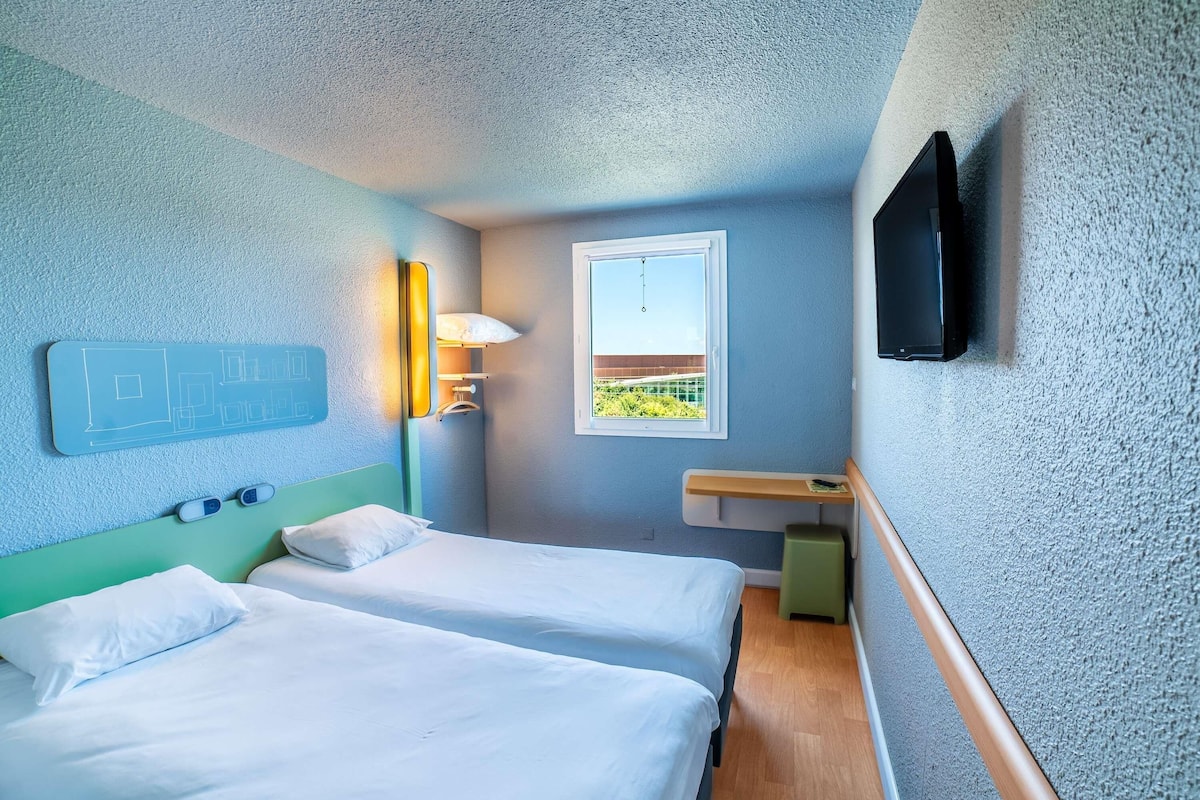 twin room, 2 single beds | premium bedding, pillow-top beds, desk, soundproofing