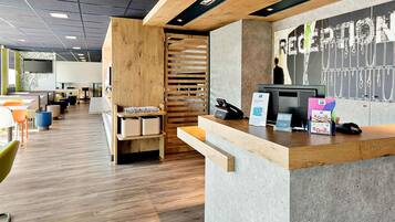 Daily continental breakfast (EUR 8.90 per person)