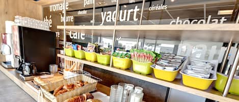 Desayuno continental diario (EUR 8.90 por persona)