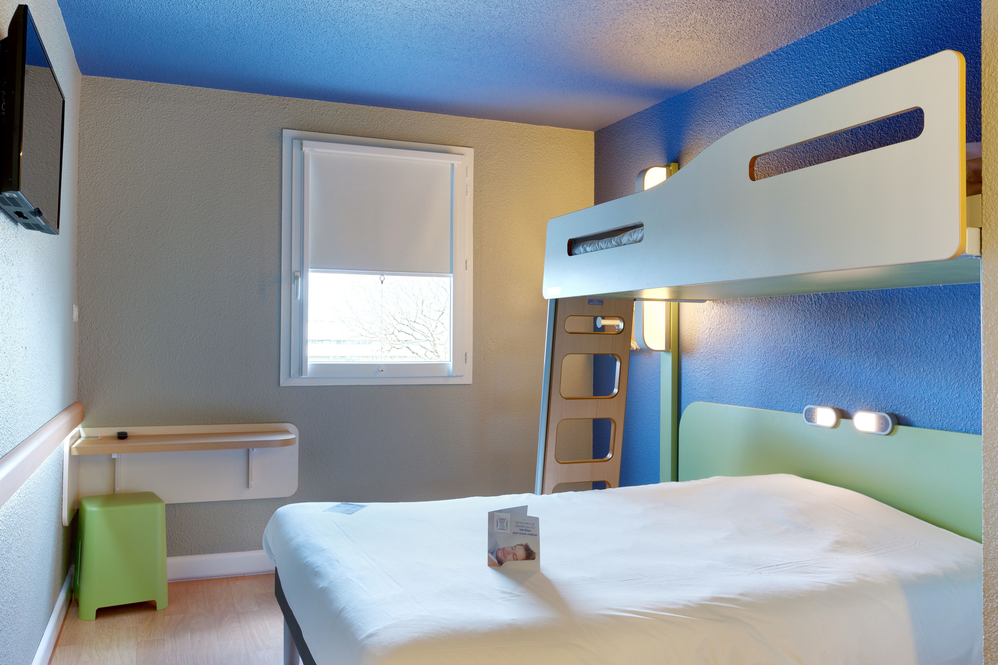 triple room, multiple beds | premium bedding, pillow-top beds, desk, soundproofing