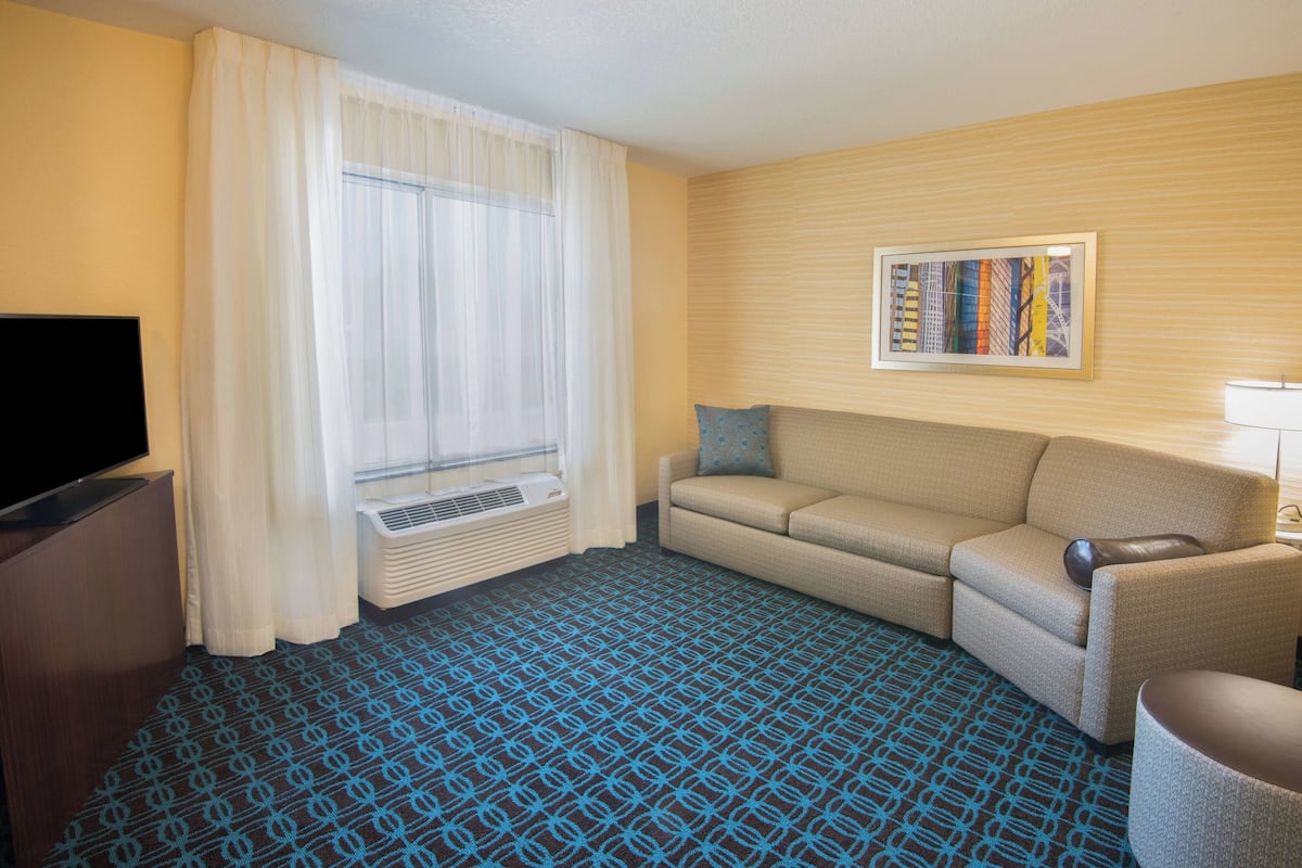 In-room safe, desk, laptop workspace, iron/ironing board