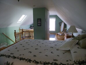 Flat-screen TV - The Colonel's In B&B (Fredericton)