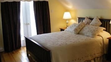 Superior Room, 1 Queen Bed, Balcony, River View (Rifles Room) | Individually decorated, individually furnished, desk, free WiFi