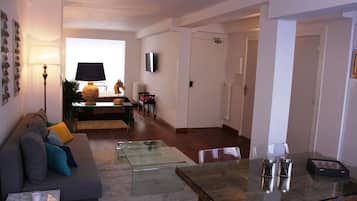 Departamento superior, 1 habitación | Ropa de cama de alta calidad y caja de seguridad en la habitación