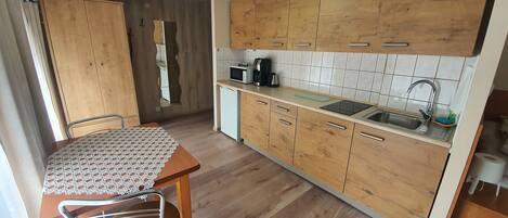 Iron/ironing board, free WiFi, bed sheets