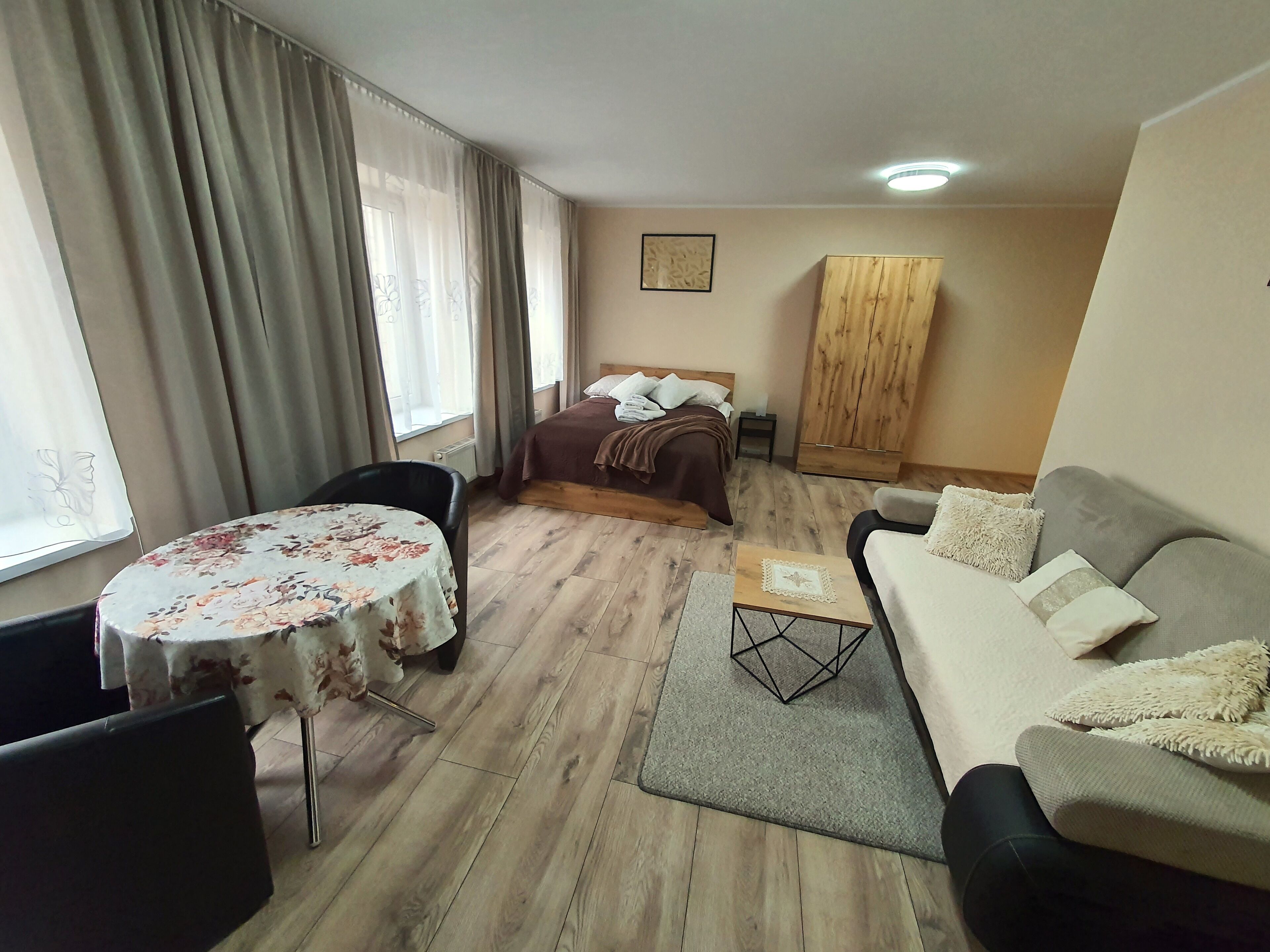 Comfort Studio Suite, Kitchenette | Iron/ironing board, free WiFi, bed sheets